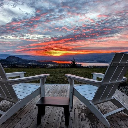 Autumn Lane B&B, Farmhouse Elegance & Stunning Lakeviews West Kelowna Exterior foto