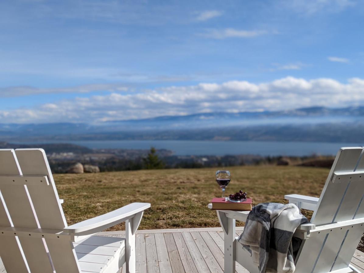 Autumn Lane B&B, Farmhouse Elegance & Stunning Lakeviews West Kelowna Exterior foto