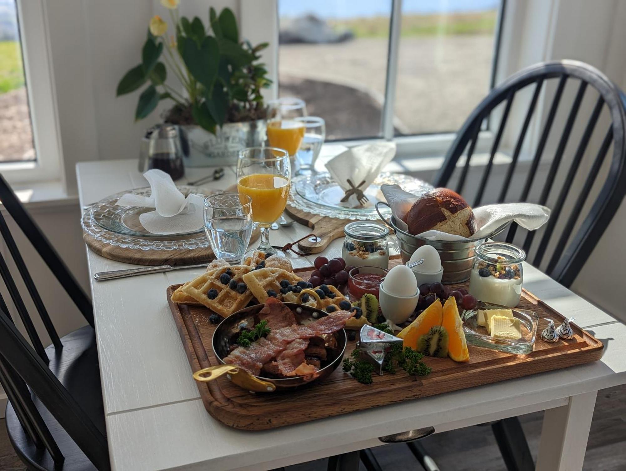 Autumn Lane B&B, Farmhouse Elegance & Stunning Lakeviews West Kelowna Exterior foto