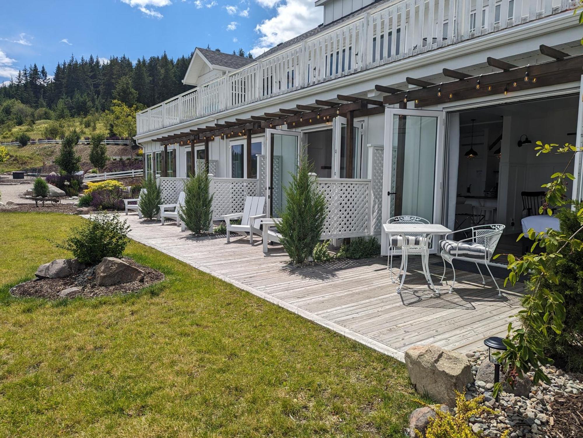 Autumn Lane B&B, Farmhouse Elegance & Stunning Lakeviews West Kelowna Exterior foto