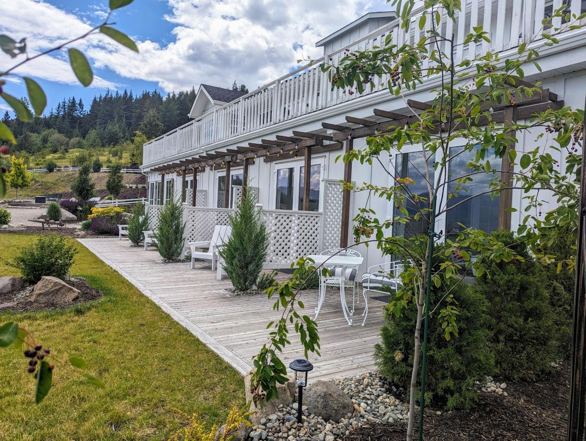 Autumn Lane B&B, Farmhouse Elegance & Stunning Lakeviews West Kelowna Exterior foto