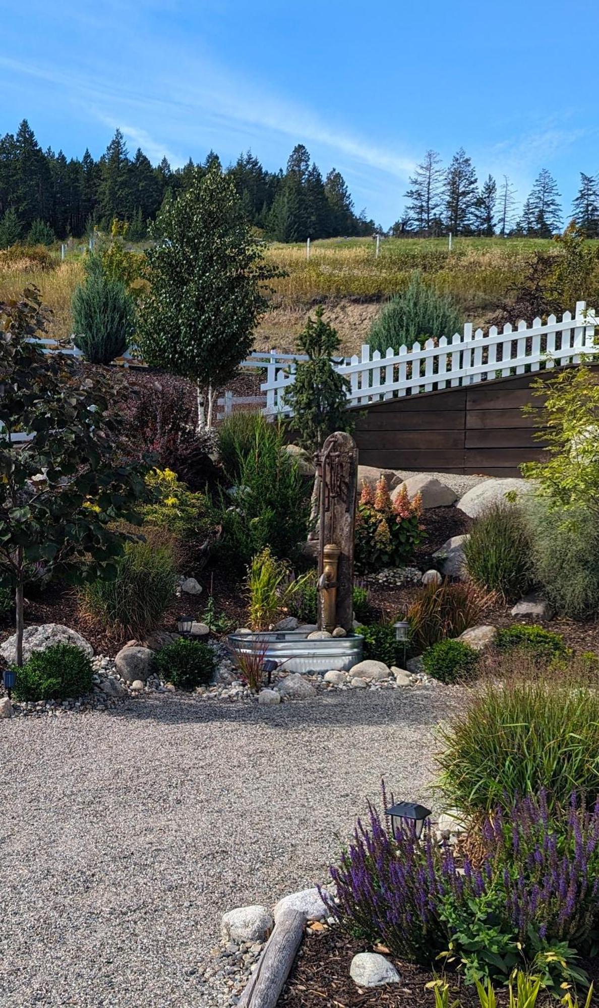 Autumn Lane B&B, Farmhouse Elegance & Stunning Lakeviews West Kelowna Exterior foto